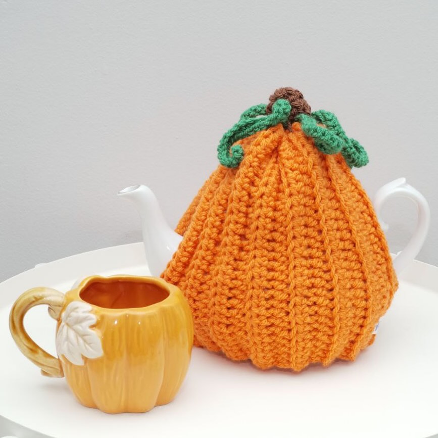 Puimcín tea cosy 🎃
Add a touch of cute and whimsical charm to your teapot and kitchen with my Puimcín tea cosy.
Handcrafted using soft and durable yarn, it is the perfect seasonal accessory. It is sure to bring a smile to your face and add a touch of joy to your routine.
Available from the link in my bio.
#pumpkin #pumpkinseason #cosydecorating #handmade #madeinireland #irishcrafts