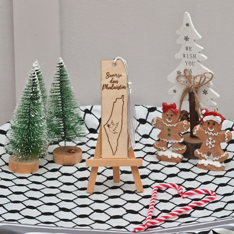 My wooden bookmarks in aid of @gazagobragh.

They make a perfect gift for the book lovers in your life and you’ll be donating to an amazing cause. 

@irish_visual_artists_for_gaza 

#irishartists #booklovers #bookloversofinstagram