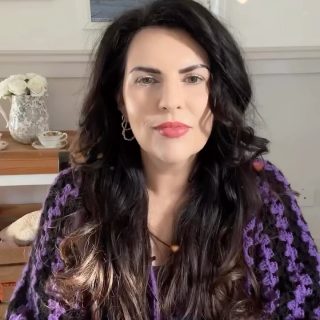 Did you know that 10% of the income from my books is donated to @mylovelypigrescue and @mylovelyhorserescue ?

At the end of last year I used the money to adopt two gorgeous pigs, Legend and Tiny Tim.

You can adopt a pig starting at €30. What a gorgeous gift for yourself, a birthday or special occasion. You can even get a personalised video from your adopted pig.

The work done by these rescues is incredible; they save lives every day. Please donate or adopt a pig.

Ps I’m wearing my handmade Banshee cardigan.

#mylovelyhorse #mylovelypig #rescueanimals #irishwriter #smallirishbusiness