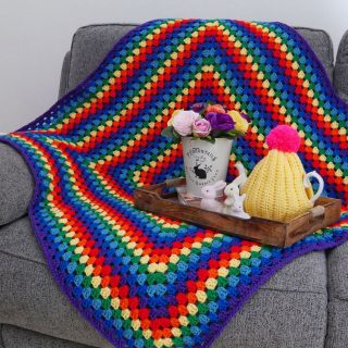 My small Bogha Báistí Chakra blanket is now available and ready to ship. It measures approx. 110x110cm. 🌈🌈🌈

The Buí tea cosy is also available.

Link to my website is in my bio. 

#irishcrafts #handmadeblanket #heirloom madei